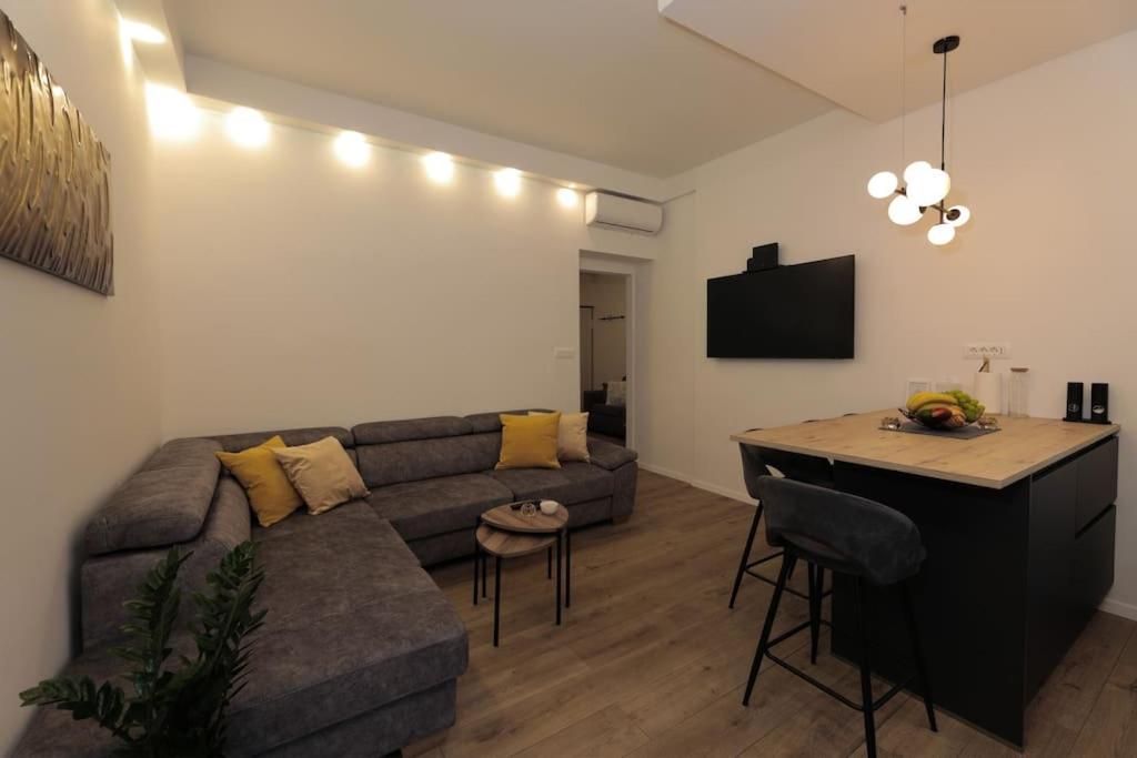 Tata Apartment Split Buitenkant foto
