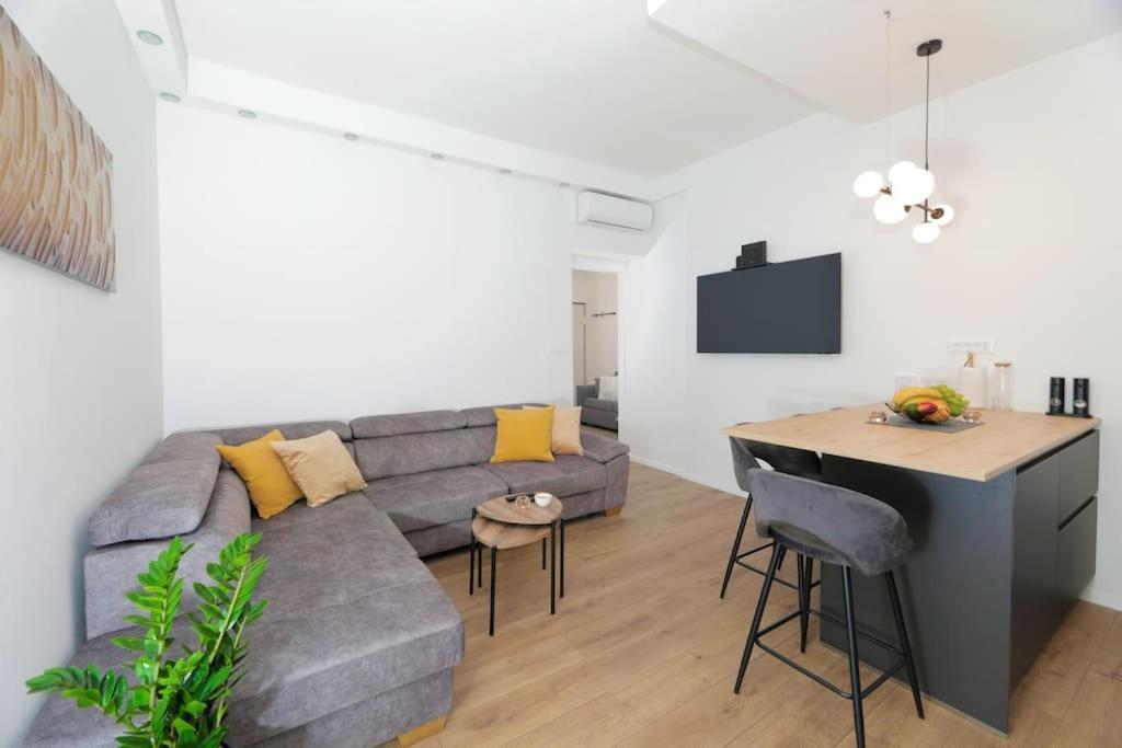 Tata Apartment Split Buitenkant foto